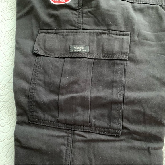 NWT. Wrangler’s Men’s Black Fleece Lined Cargo Pants - 34 X 30 - Picture 6 of 15